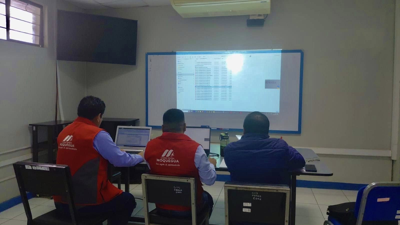 Continua avances para al Electrificacion de Zonas Rurales en Omate