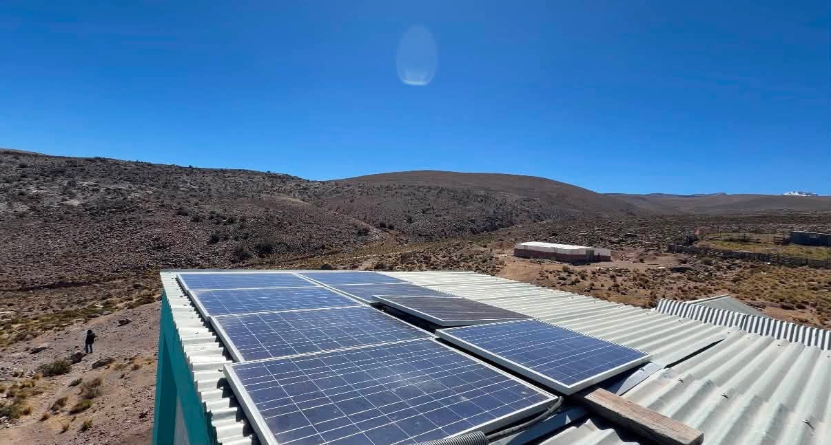 DREM Contribuye al Desarrollo de Quebrada Honda con Iluminacion Solar